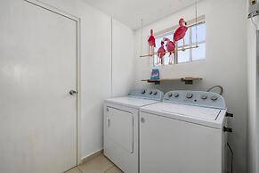 Beautiful 3br4ba Amazing Location w Private Pool