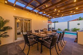 Beautiful 3br4ba Amazing Location w Private Pool