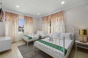 Beautiful 3br4ba Amazing Location w Private Pool