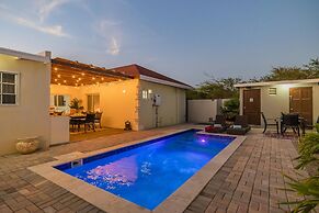 Beautiful 3br4ba Amazing Location w Private Pool