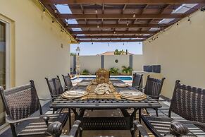 Beautiful 3br4ba Amazing Location w Private Pool