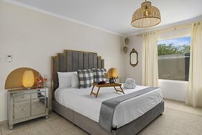 Beautiful 3br4ba Amazing Location w Private Pool