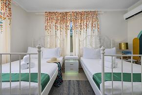 Beautiful 3br4ba Amazing Location w Private Pool