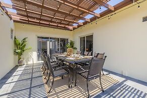 Beautiful 3br4ba Amazing Location w Private Pool