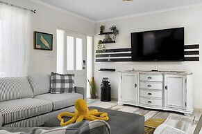 Beautiful 3br4ba Amazing Location w Private Pool