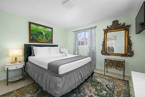 Beautiful 3br4ba Amazing Location w Private Pool