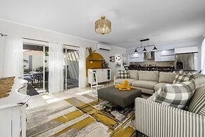 Beautiful 3br4ba Amazing Location w Private Pool