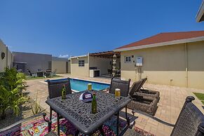 Beautiful 3br4ba Amazing Location w Private Pool