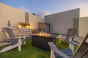 Beautiful 3br4ba Amazing Location w Private Pool