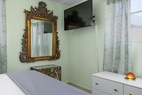 Beautiful 3br4ba Amazing Location w Private Pool