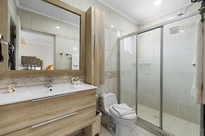 Beautiful 3br4ba Amazing Location w Private Pool