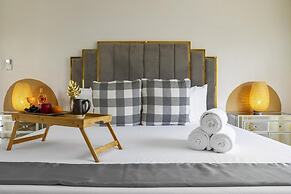 Beautiful 3br4ba Amazing Location w Private Pool