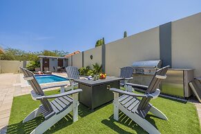 Beautiful 3br4ba Amazing Location w Private Pool