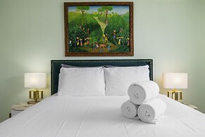 Beautiful 3br4ba Amazing Location w Private Pool