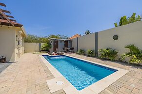 Beautiful 3br4ba Amazing Location w Private Pool