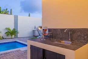 Beautiful 3br4ba Amazing Location w Private Pool