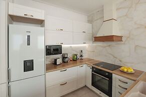 Luminous Penthouse big veranda by GHH