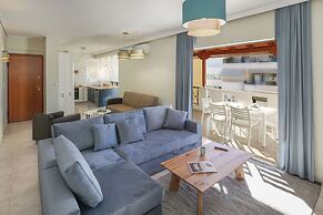 Luminous Penthouse big veranda by GHH