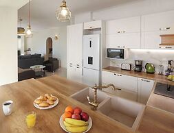 Luminous Penthouse big veranda by GHH