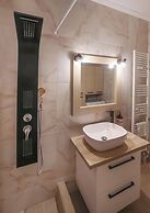 Luminous Penthouse big veranda by GHH