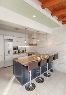 Luminous Penthouse big veranda by GHH