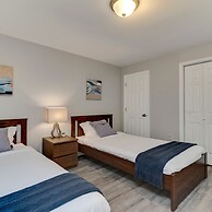 Stylish 3BR 3BA Colonial House by Cozysuites