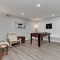 Stylish 3BR 3BA Colonial House by Cozysuites