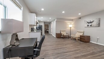 Stylish 3BR 3BA Colonial House by Cozysuites