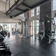 2BR Apartment With Jacuzzi - Pool - City Skyline