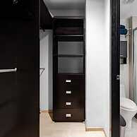 2BR Apartment With Jacuzzi - Pool - City Skyline