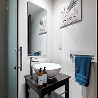 2BR Apartment With Jacuzzi - Pool - City Skyline