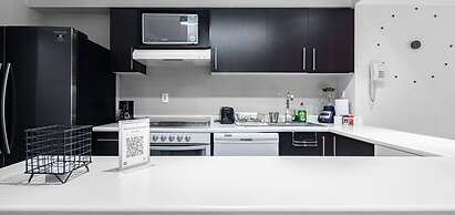 2BR Apartment With Jacuzzi - Pool - City Skyline