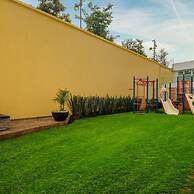 2BR Apartment With Jacuzzi - Pool - City Skyline