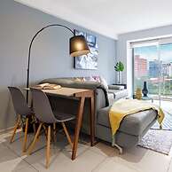 2BR Apartment With Jacuzzi - Pool - City Skyline