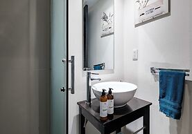 2BR Apartment With Jacuzzi - Pool - City Skyline