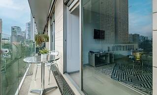 2BR Apartment With Jacuzzi - Pool - City Skyline