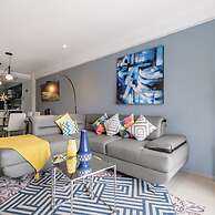 2BR Apartment With Jacuzzi - Pool - City Skyline