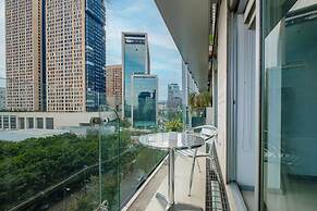 2BR Apartment With Jacuzzi - Pool - City Skyline