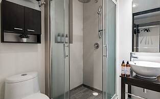 2BR Apartment With Jacuzzi - Pool - City Skyline