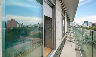 2BR Apartment With Jacuzzi - Pool - City Skyline