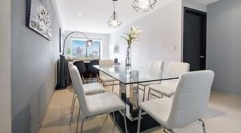 2BR Apartment With Jacuzzi - Pool - City Skyline