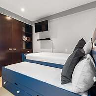 2BR Apartment With Jacuzzi - Pool - City Skyline