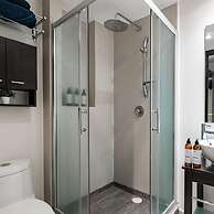 2BR Apartment With Jacuzzi - Pool - City Skyline