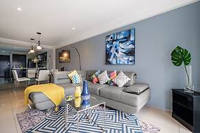 2BR Apartment With Jacuzzi - Pool - City Skyline