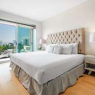 2BR Apartment With Jacuzzi - Pool - City Skyline