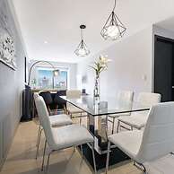 2BR Apartment With Jacuzzi - Pool - City Skyline