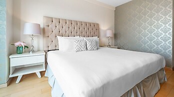 2BR Apartment With Jacuzzi - Pool - City Skyline