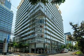 2BR Apartment With Jacuzzi - Pool - City Skyline