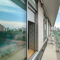 2BR Apartment With Jacuzzi - Pool - City Skyline