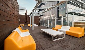 2BR Apartment With Jacuzzi - Pool - City Skyline